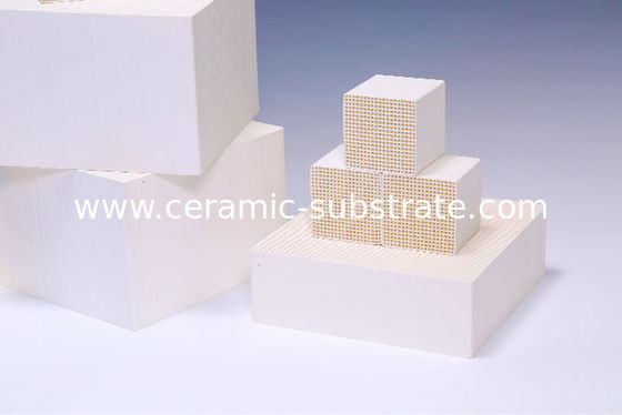 Substrate céramique cellulaire de nid d'abeille pour composé organique volatil